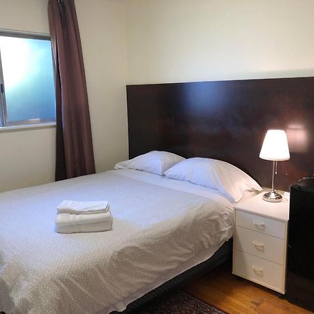 Comfort Cottage Guest House Near Subway Station, Bus And Downtown Ванкувър Екстериор снимка