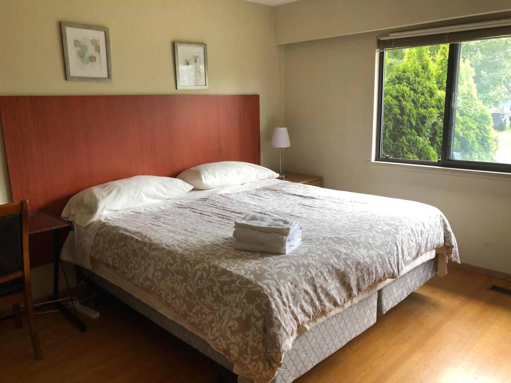 Comfort Cottage Guest House Near Subway Station, Bus And Downtown Ванкувър Екстериор снимка